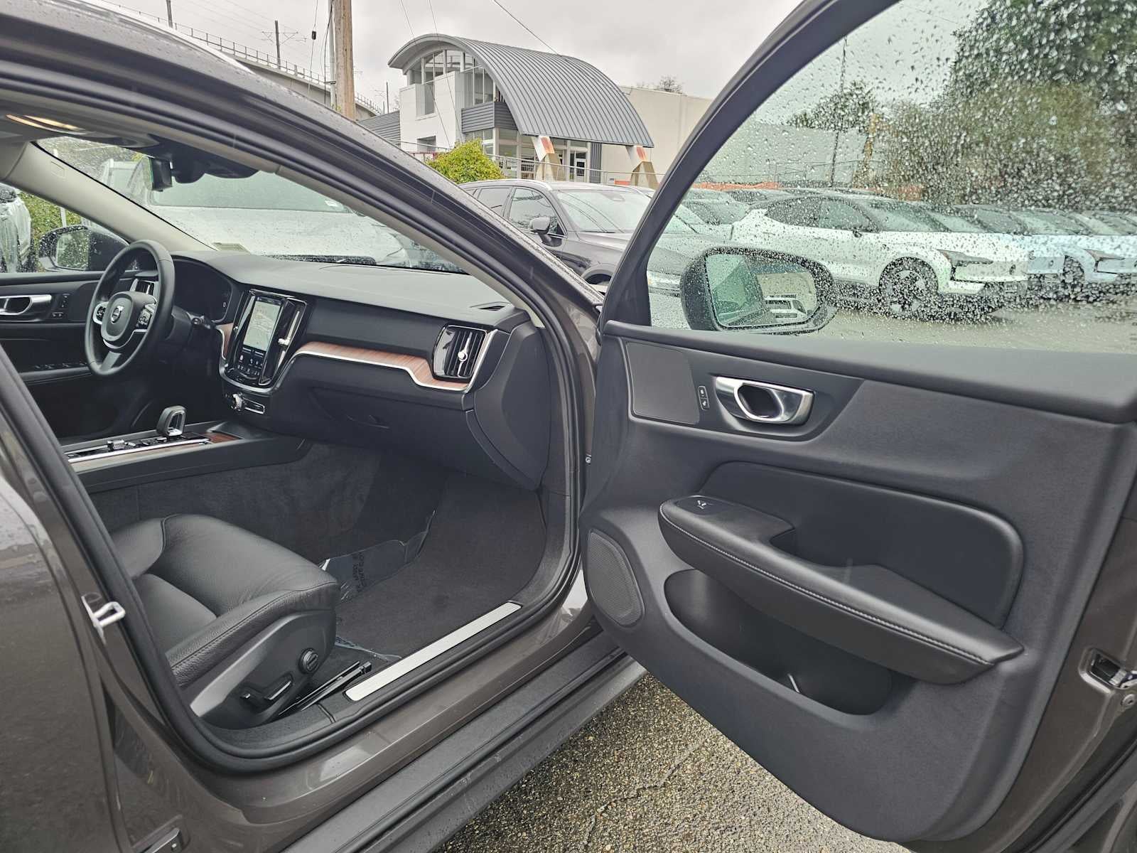 2025 Volvo V60 Cross Country Plus