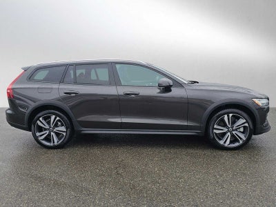 2025 Volvo V60 Cross Country Plus