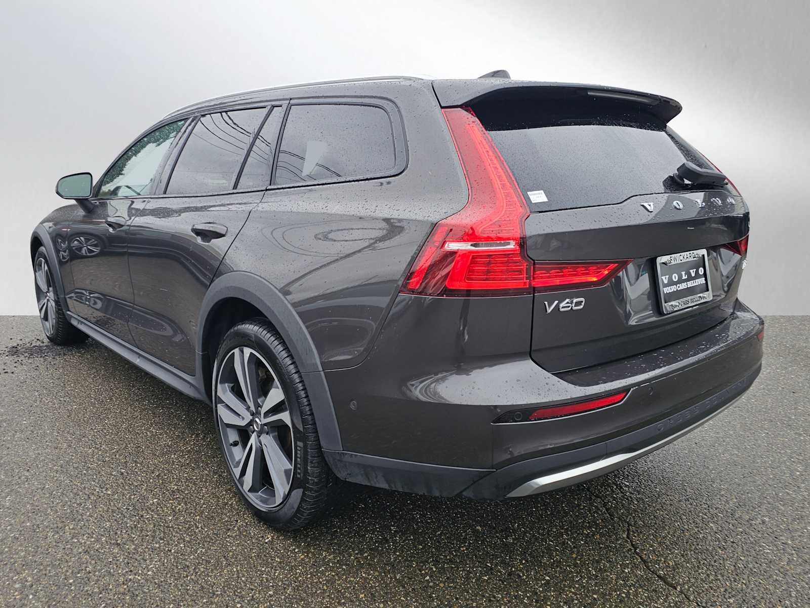 2025 Volvo V60 Cross Country Plus