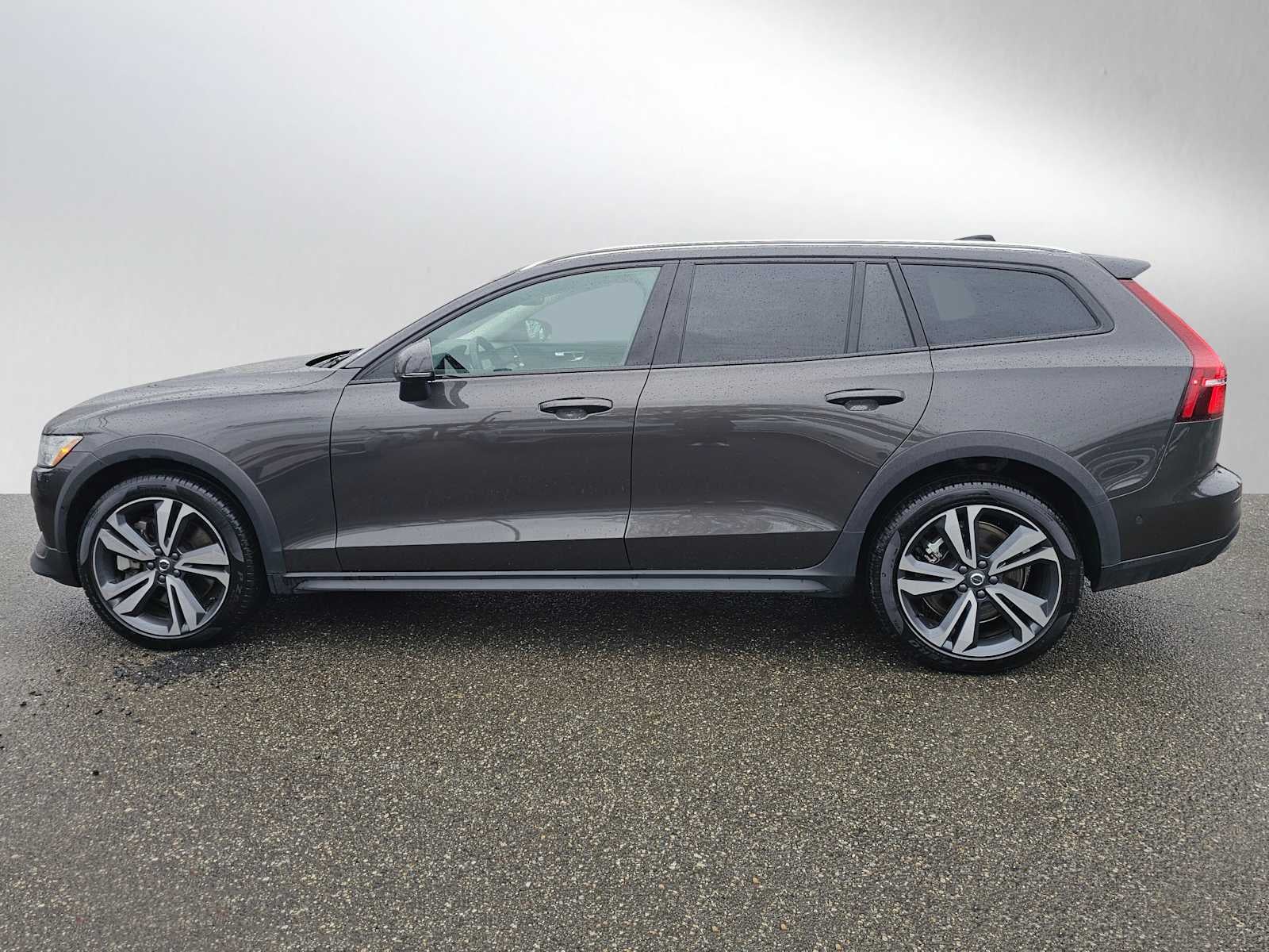 2025 Volvo V60 Cross Country Plus