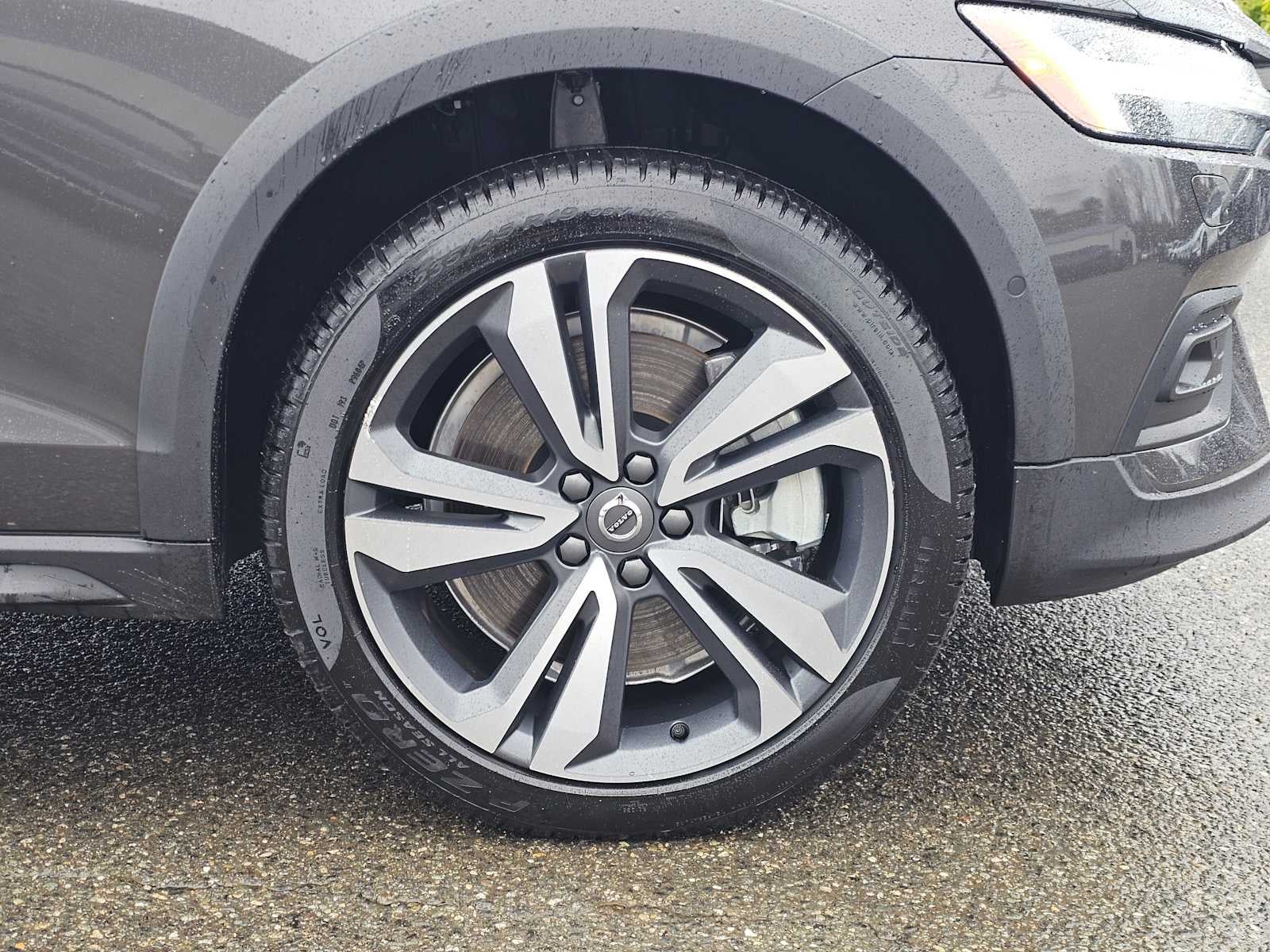 2025 Volvo V60 Cross Country Plus