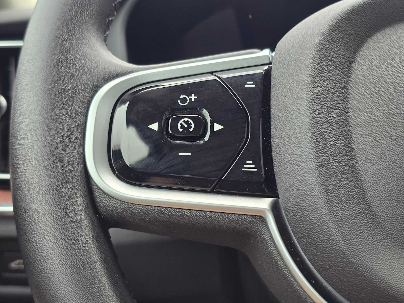 2025 Volvo V60 Cross Country Plus