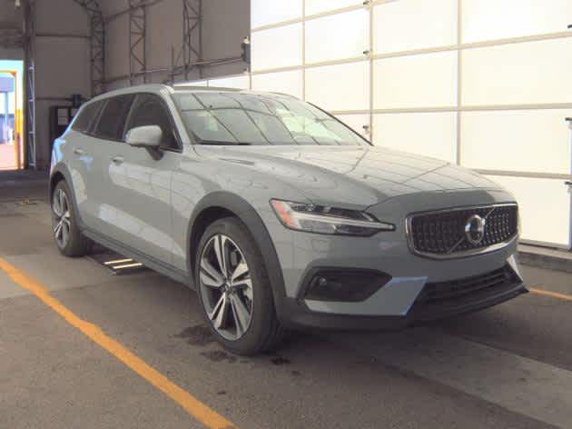 2025 Volvo V60 Cross Country Plus