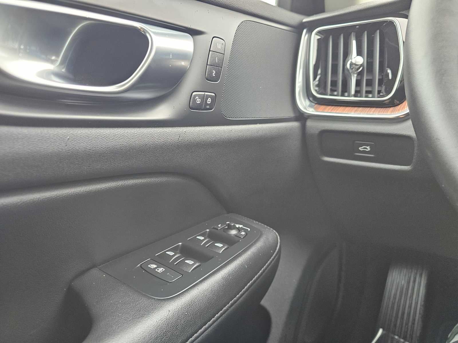 2025 Volvo V60 Cross Country Plus