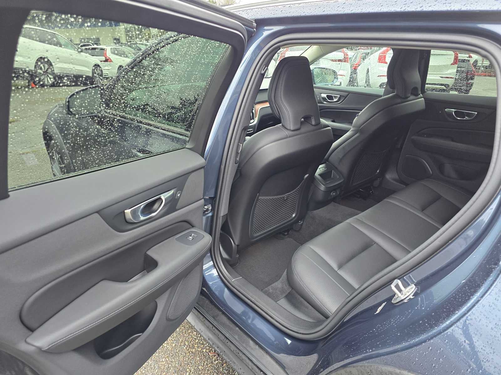 2025 Volvo V60 Cross Country Plus