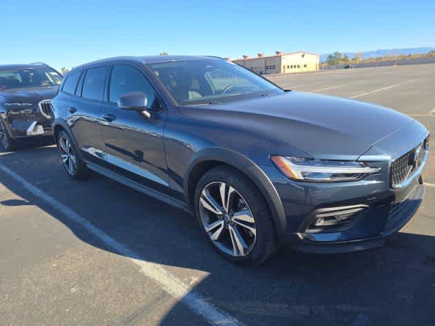 2025 Volvo V60 Cross Country Plus