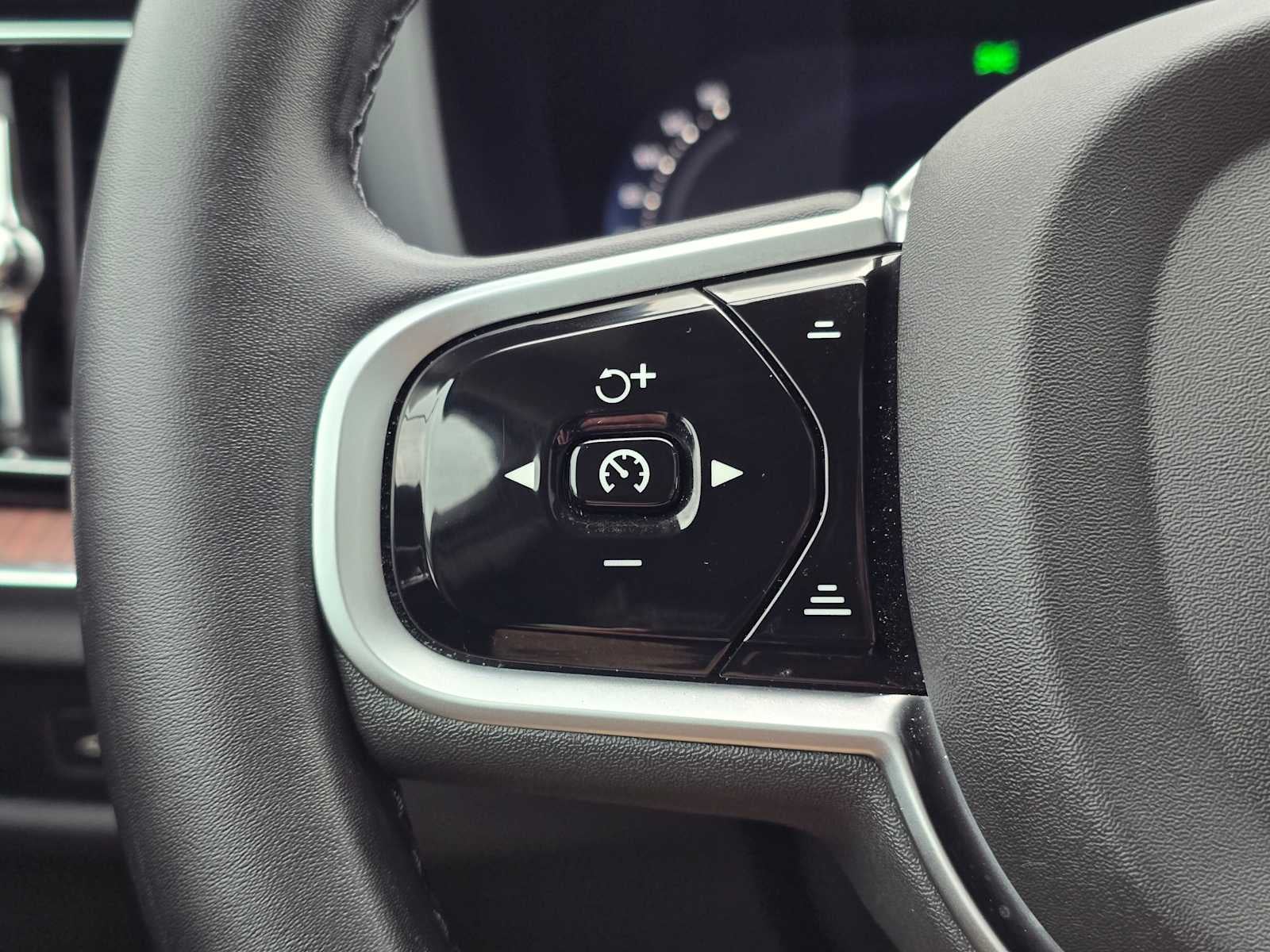 2025 Volvo V60 Cross Country Plus