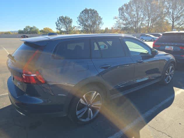 2025 Volvo V60 Cross Country Plus