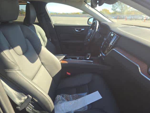 2025 Volvo V60 Cross Country Plus