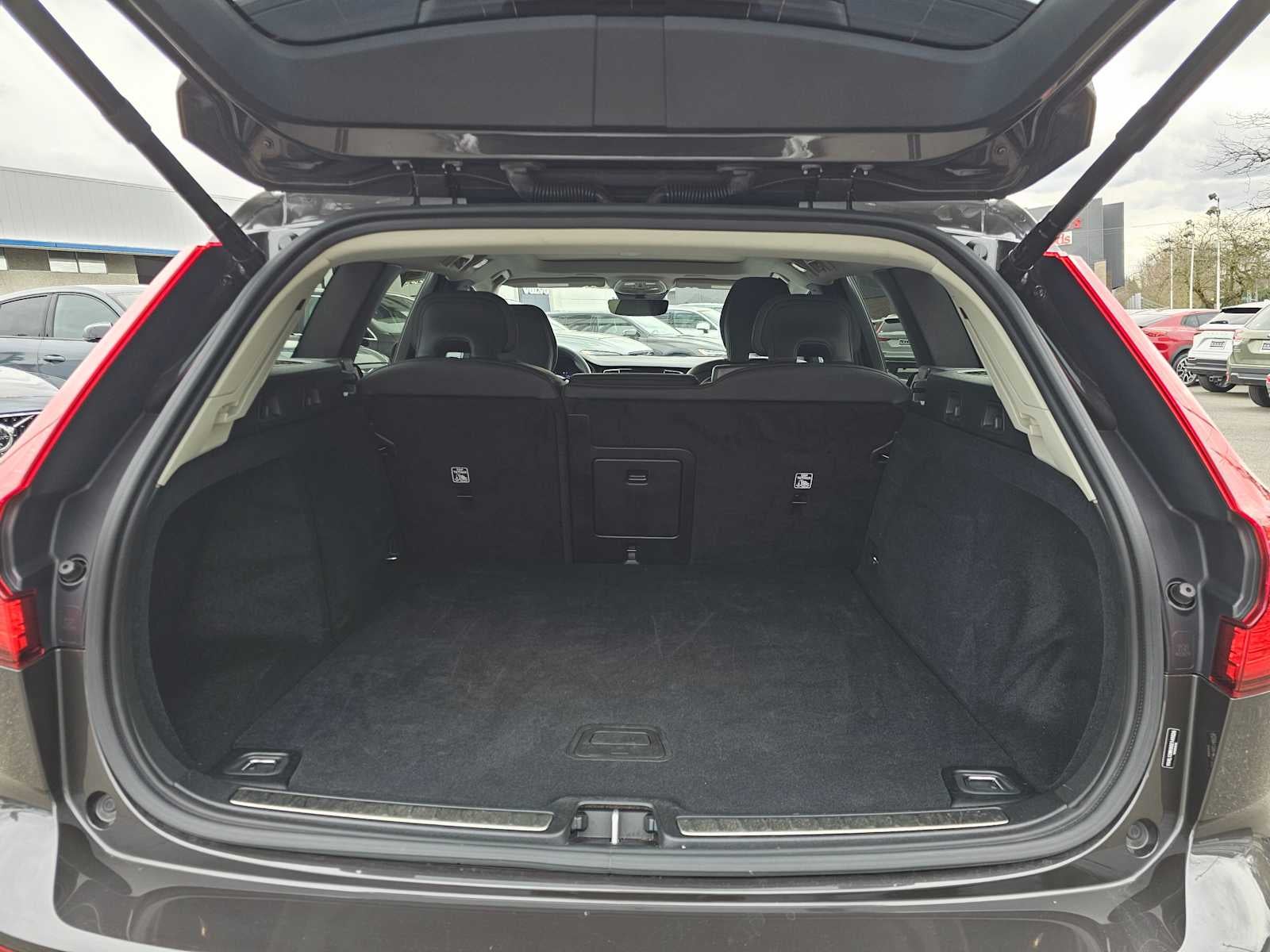 2025 Volvo V60 Cross Country Plus