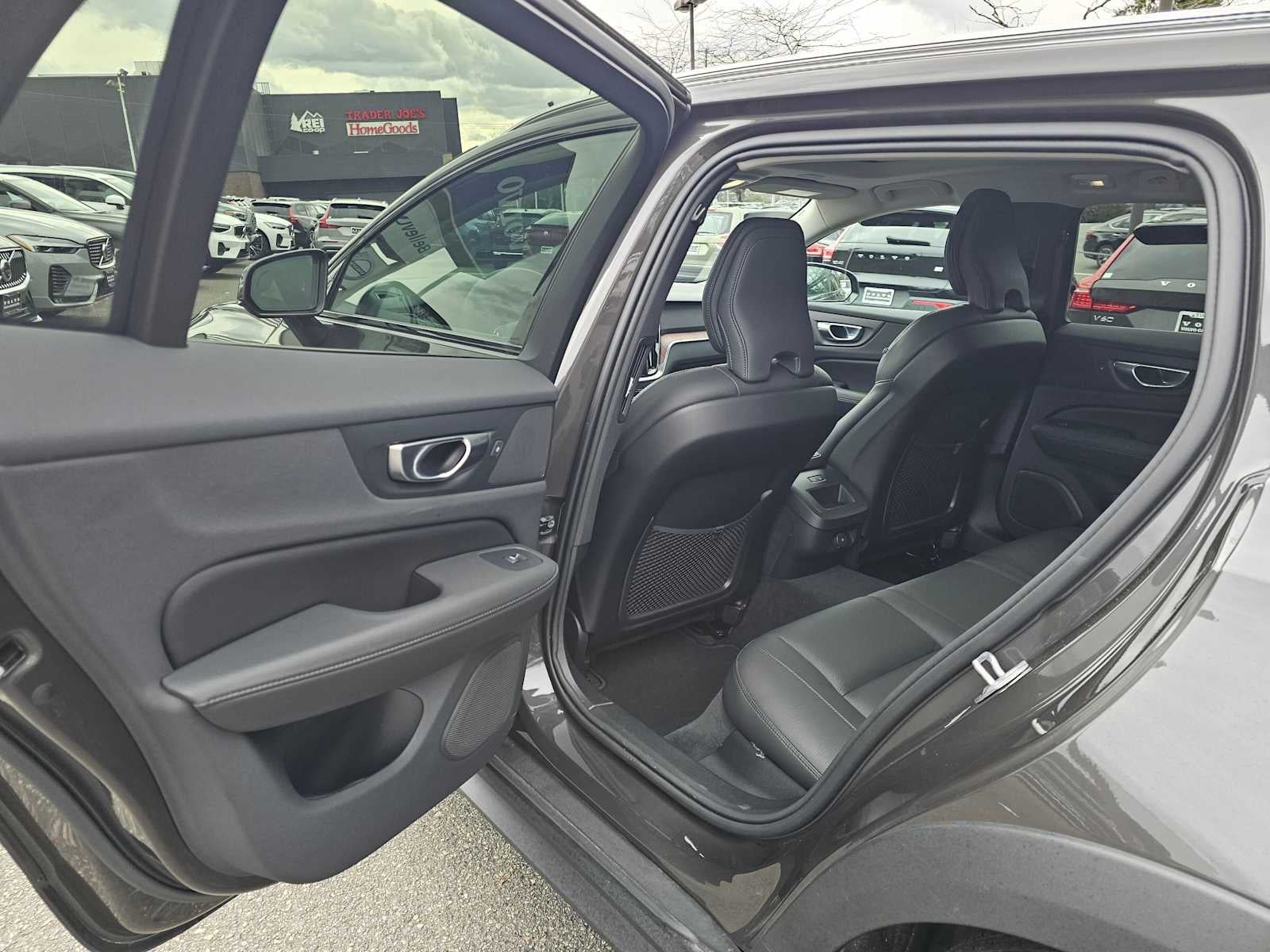 2025 Volvo V60 Cross Country Plus