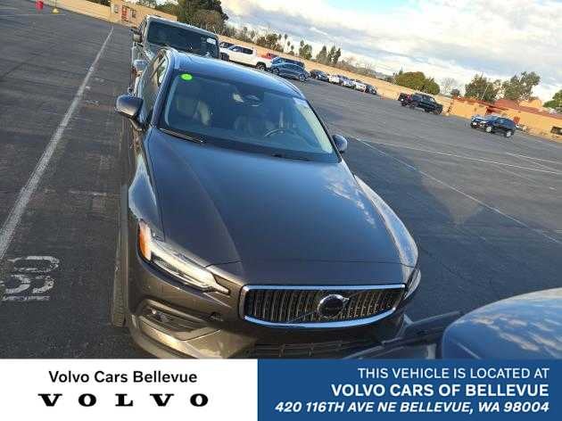 2025 Volvo V60 Cross Country Plus