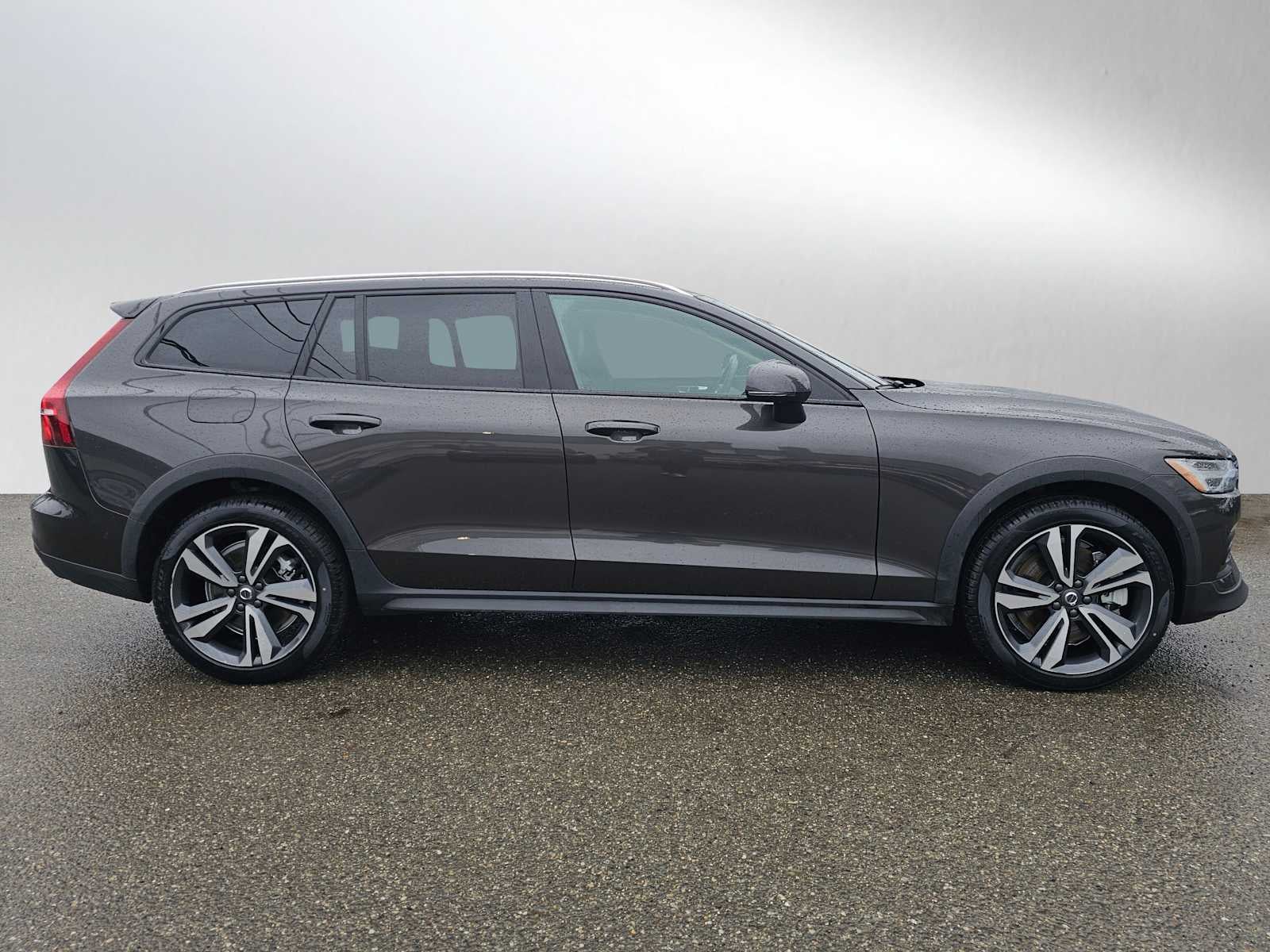 2025 Volvo V60 Cross Country Plus