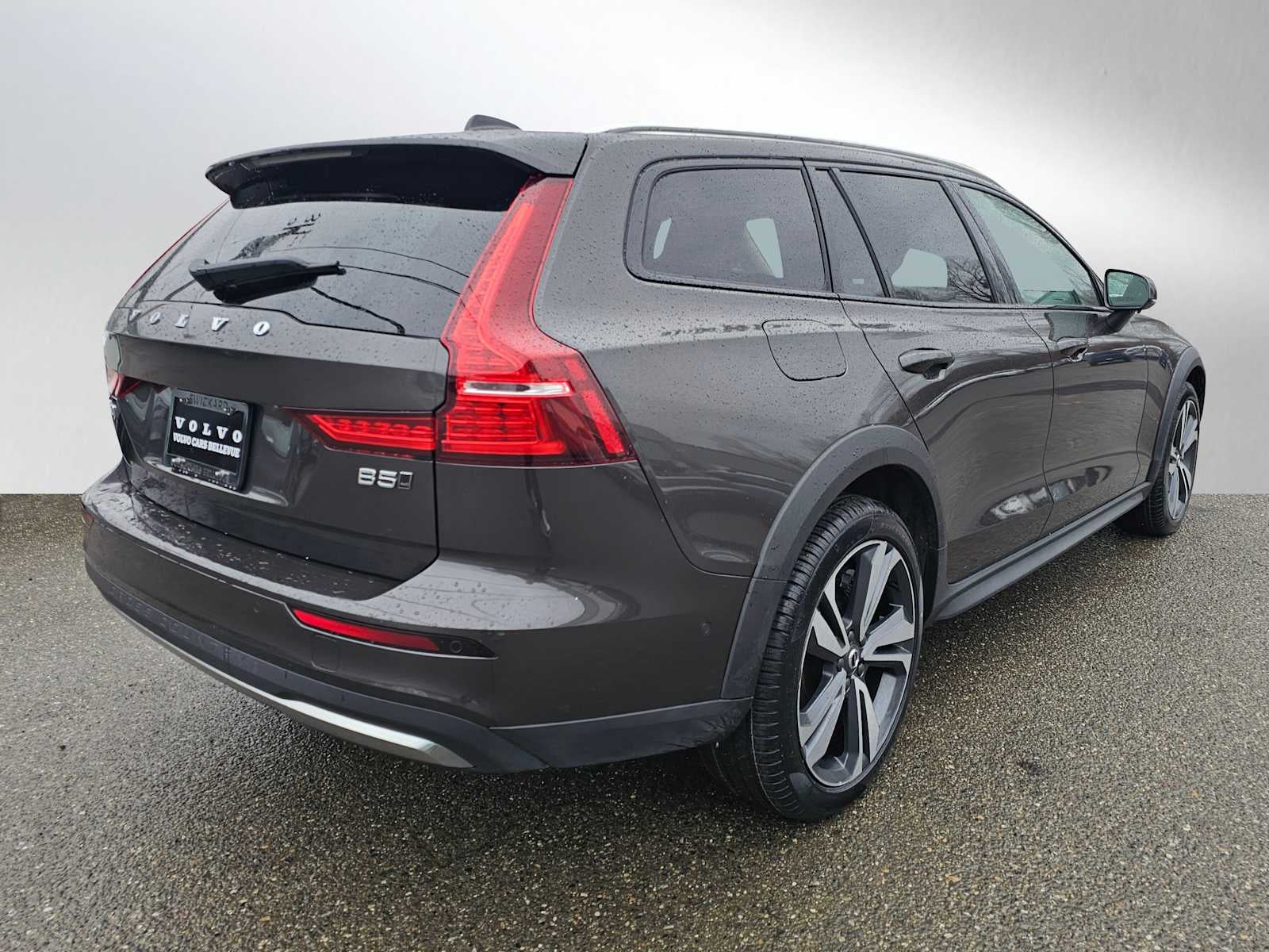 2025 Volvo V60 Cross Country Plus