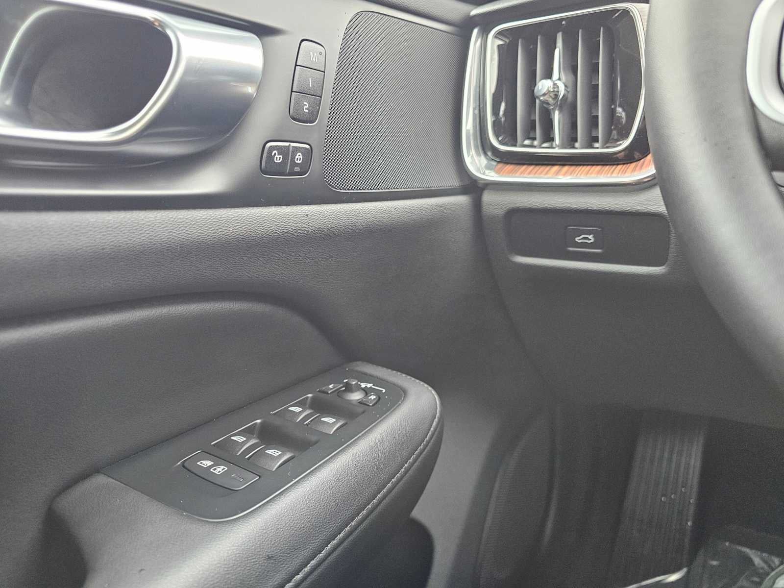 2025 Volvo V60 Cross Country Plus