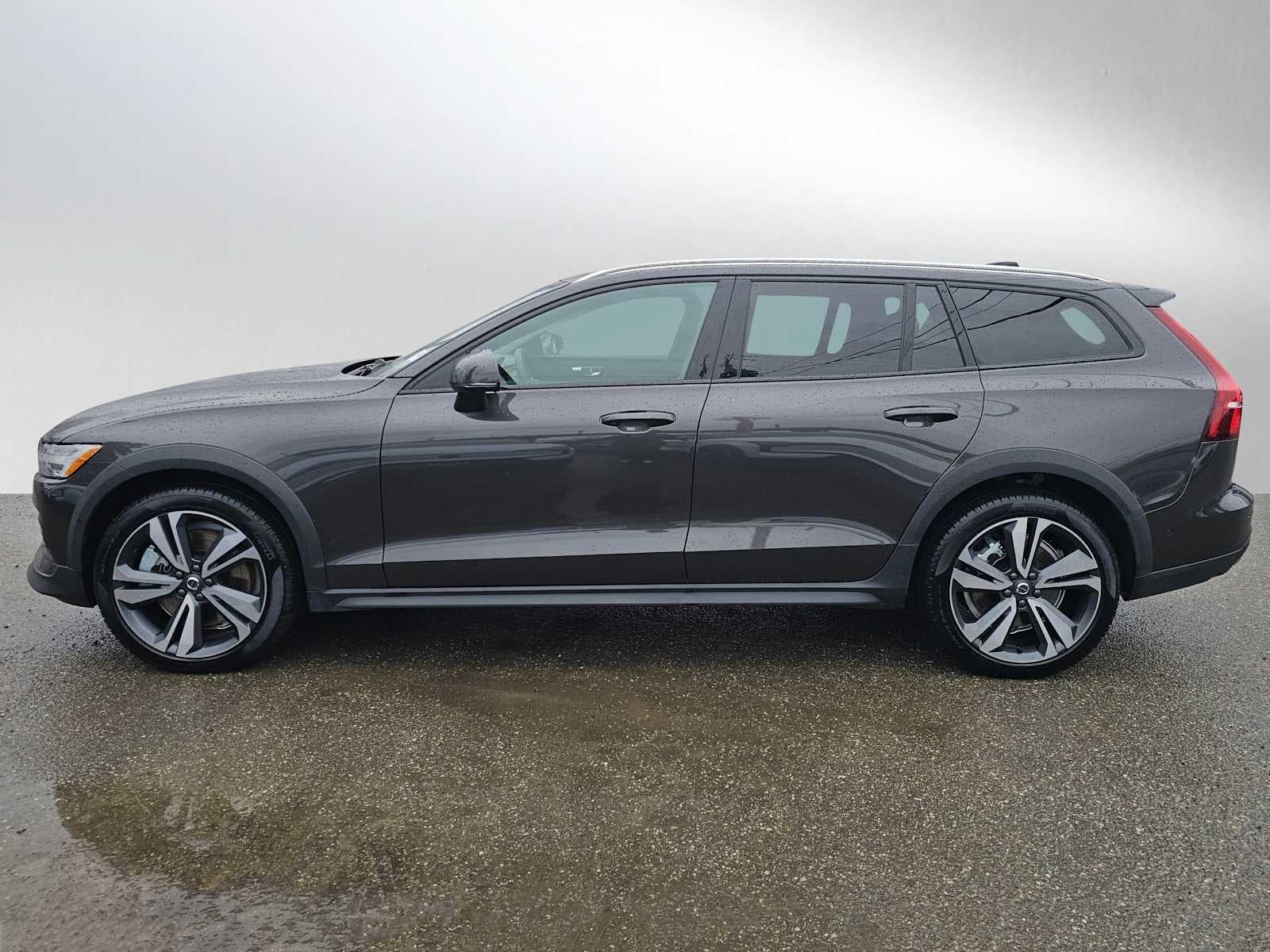 2025 Volvo V60 Cross Country Plus