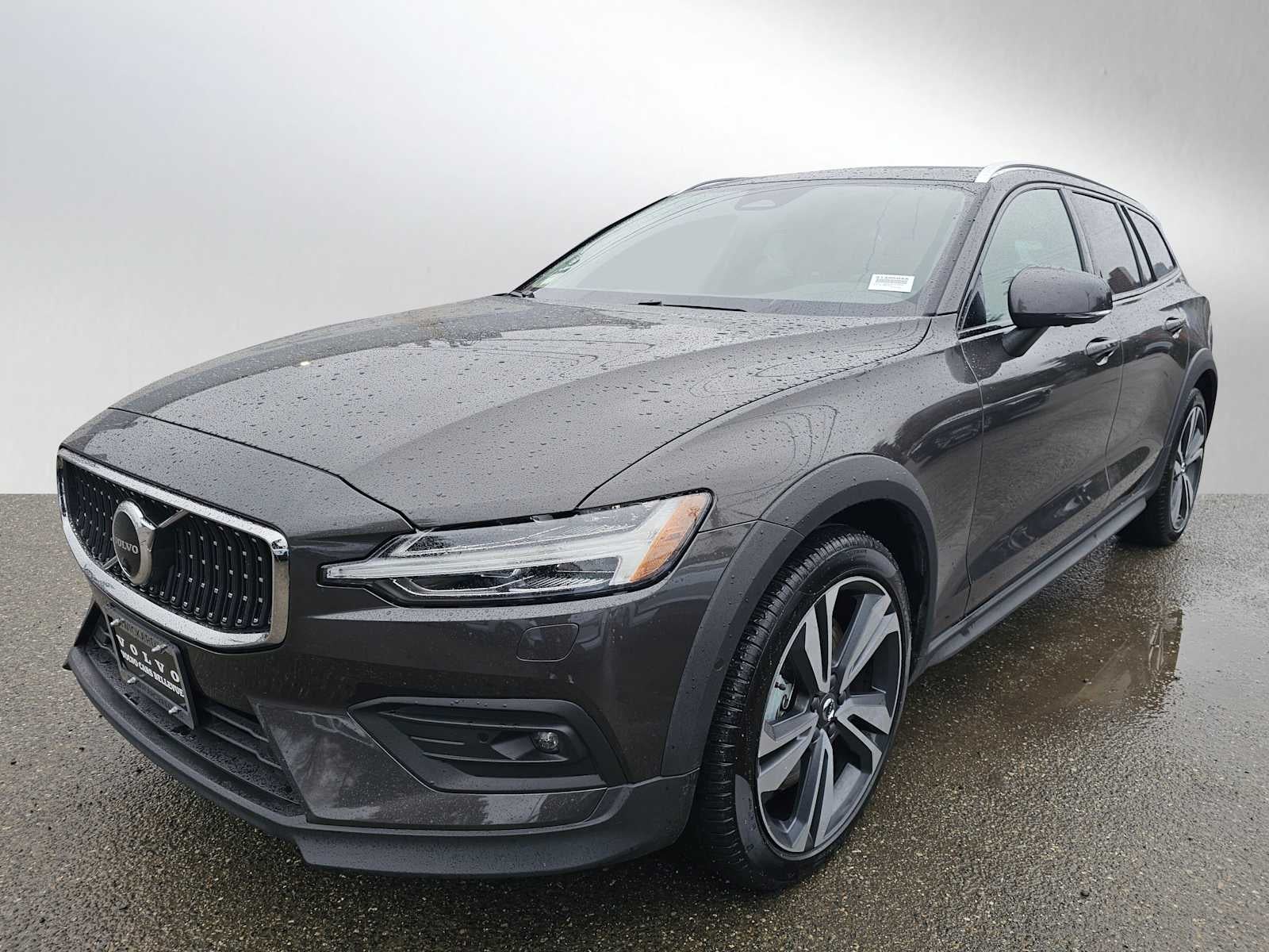 2025 Volvo V60 Cross Country Plus