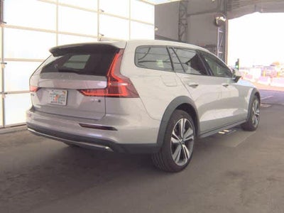 2025 Volvo V60 Cross Country Plus