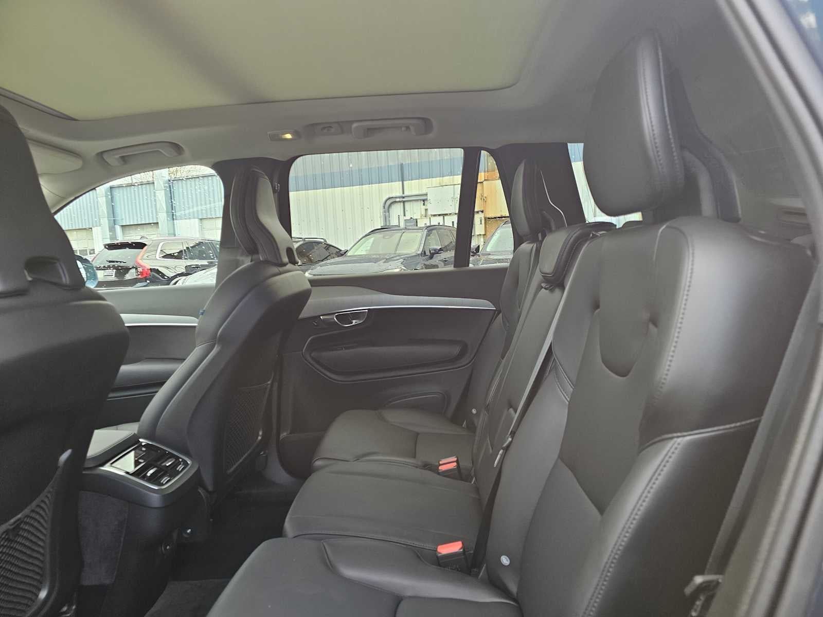 2025 Volvo XC90 Core