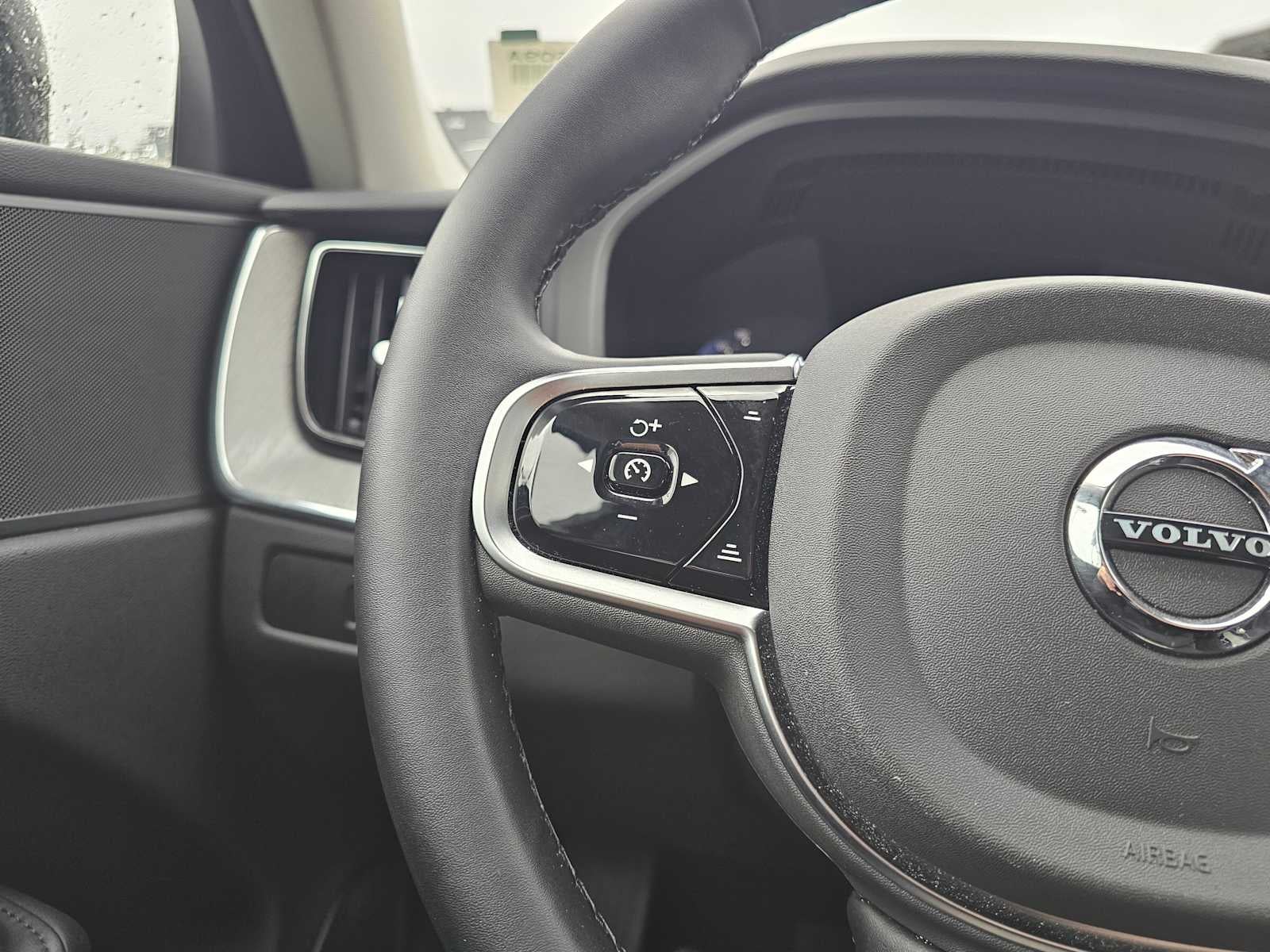 2025 Volvo XC60 Plus