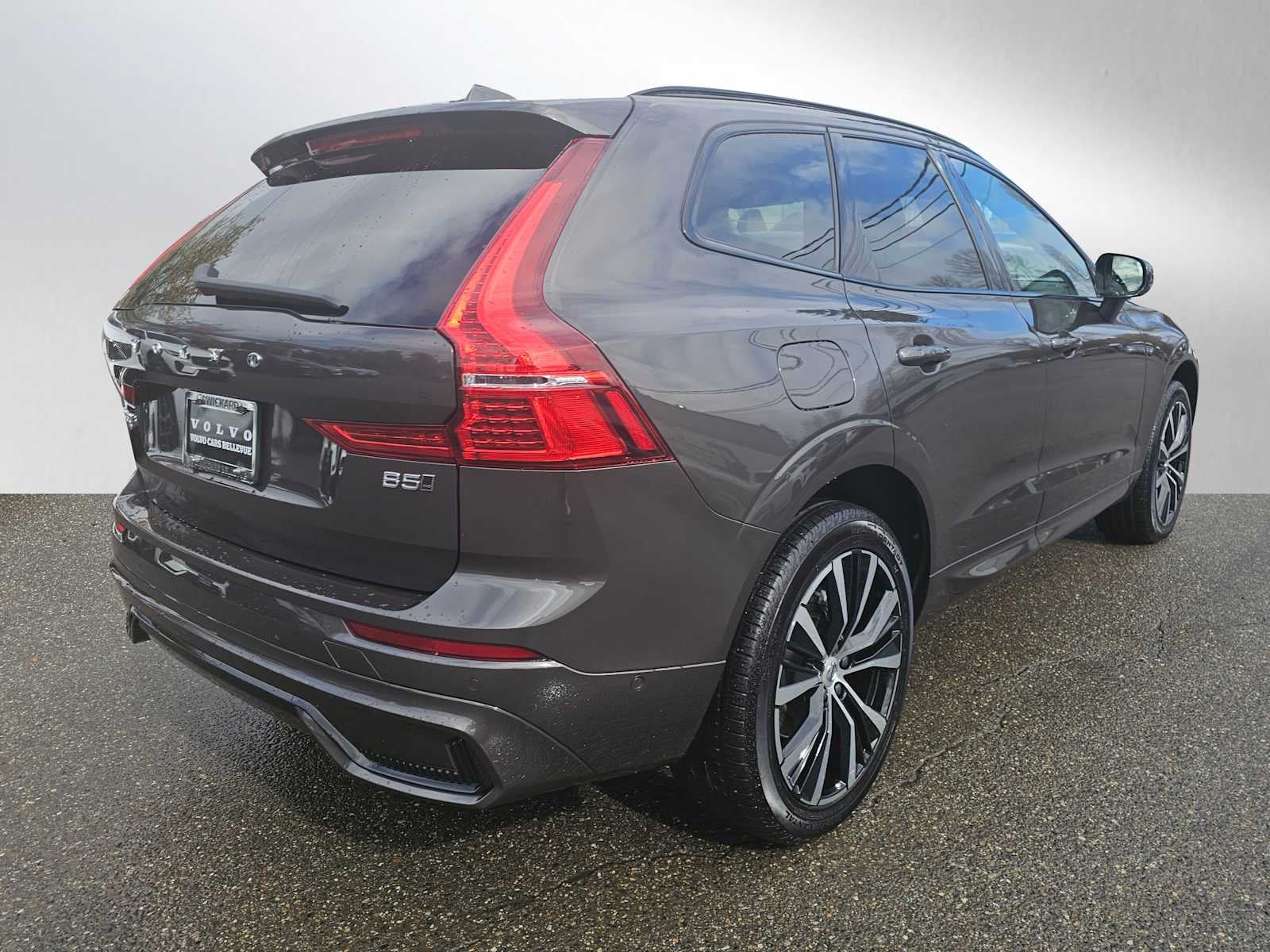 2025 Volvo XC60 Plus
