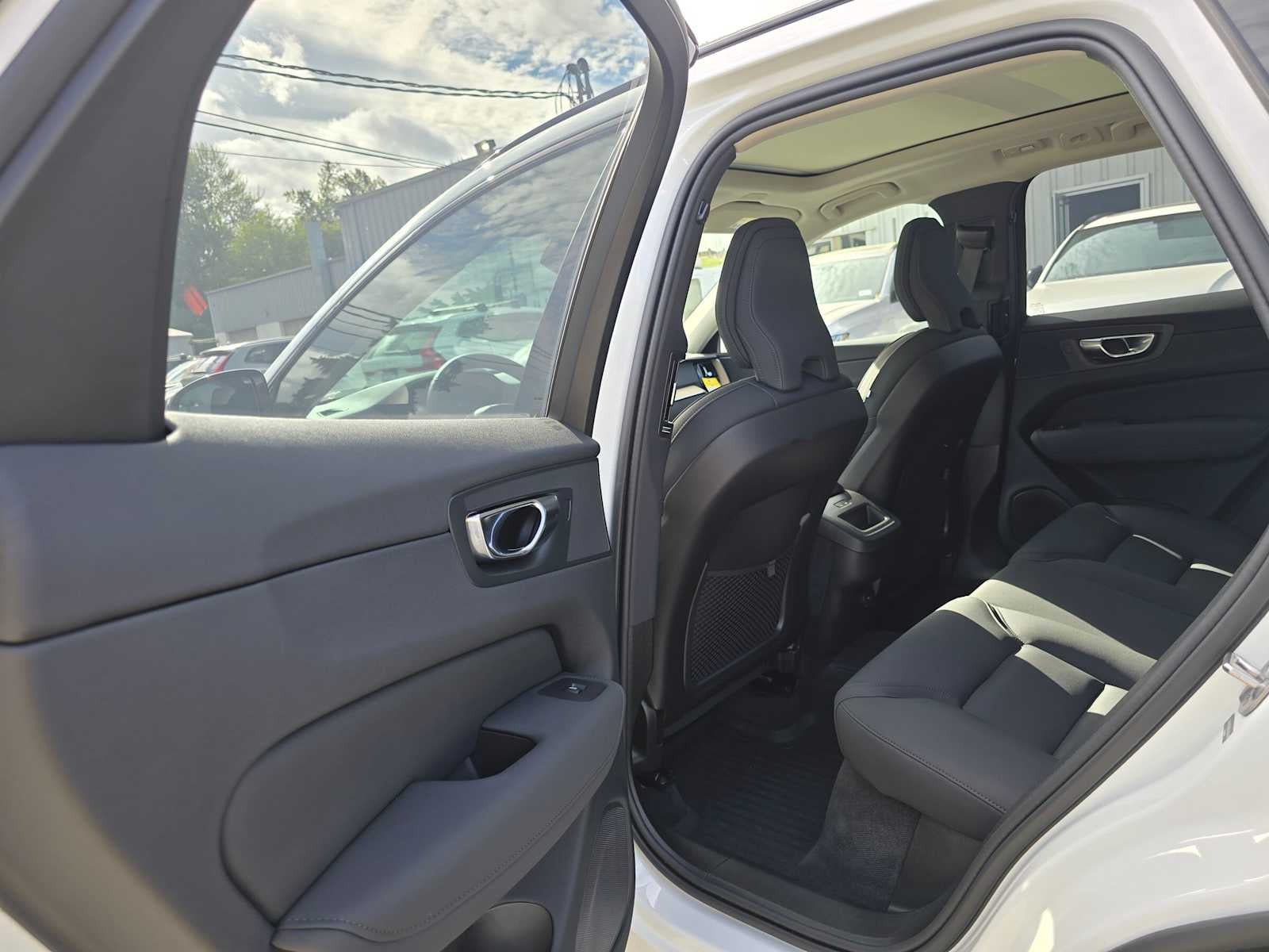 2026 Volvo XC60 Plus