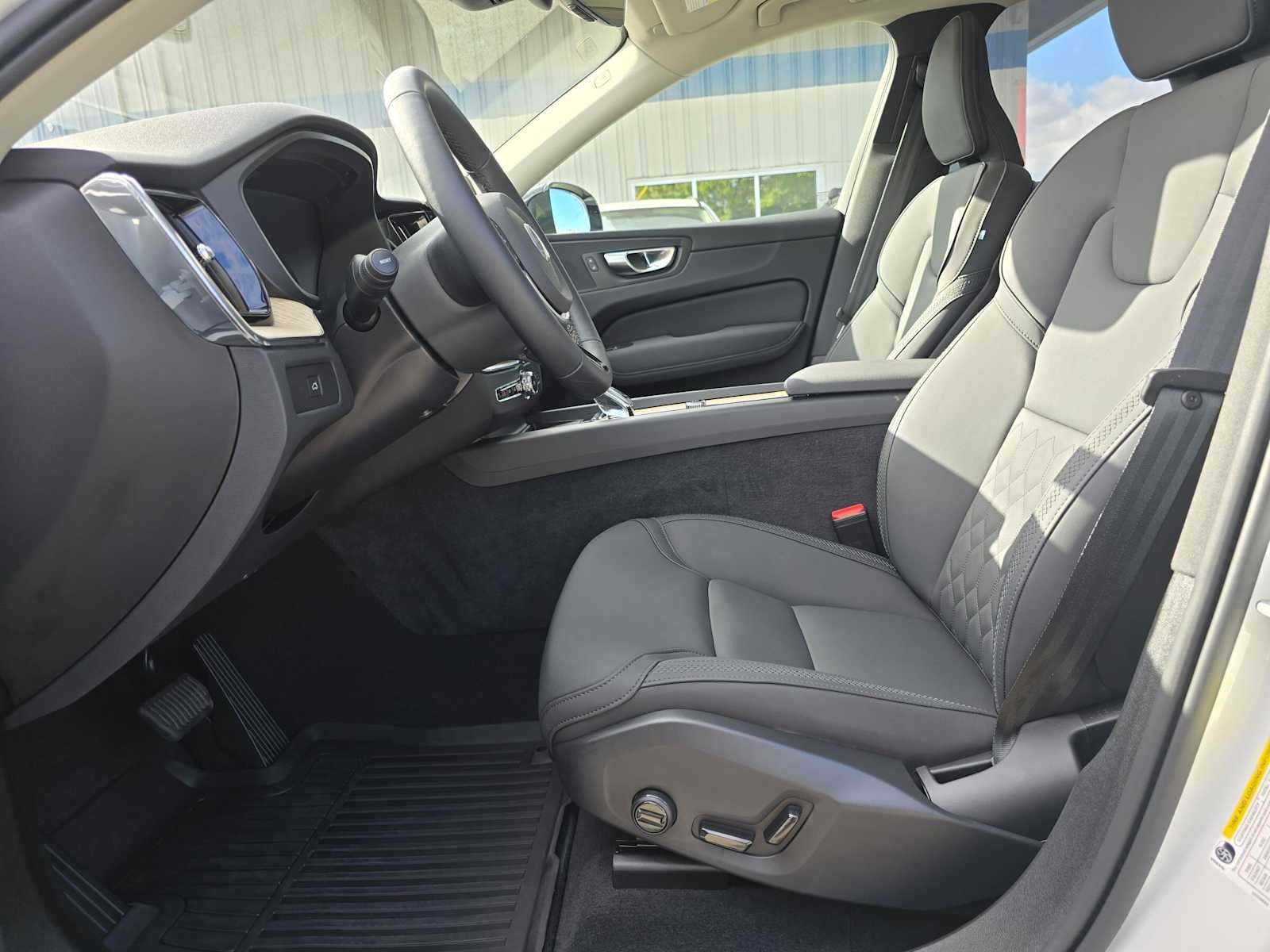 2026 Volvo XC60 Plus
