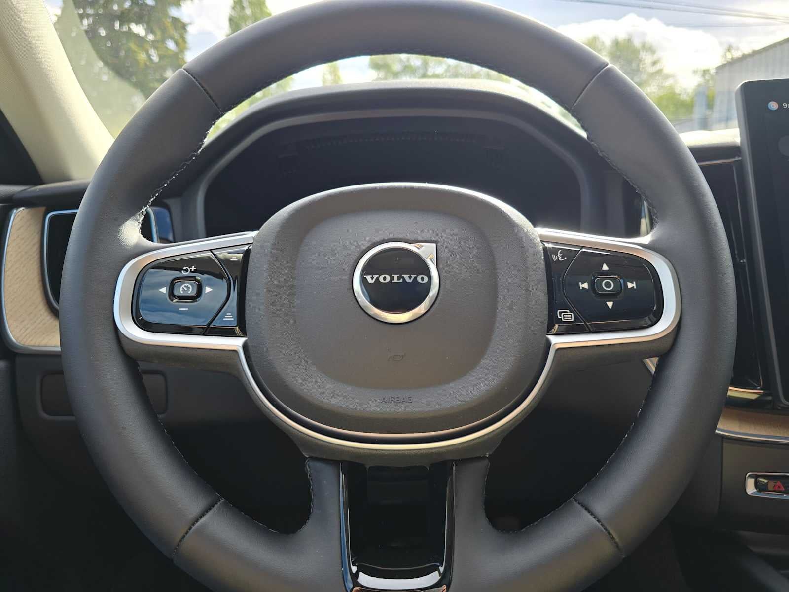 2026 Volvo XC60 Plus