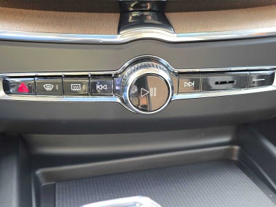 2026 Volvo XC60 Plus