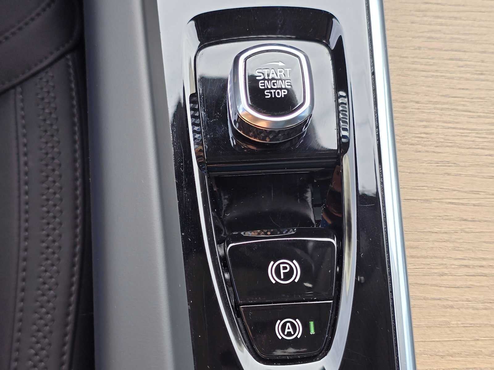 2026 Volvo XC60 Plus