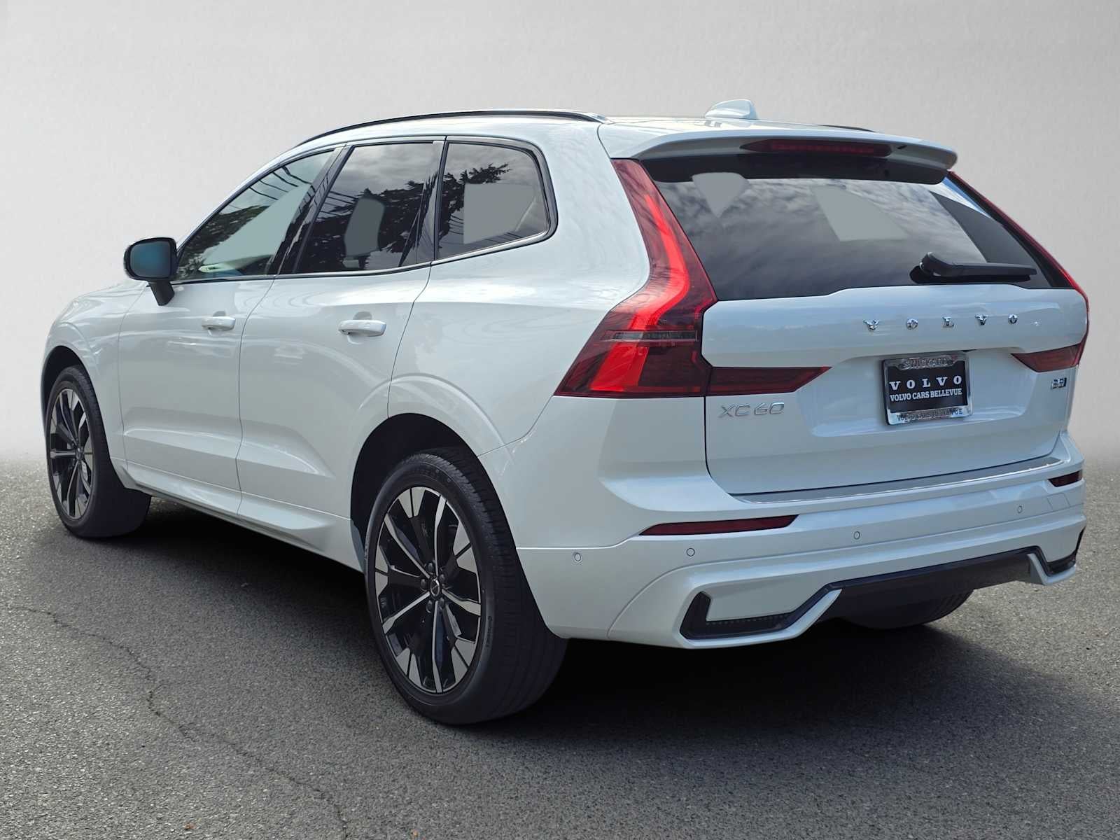 2026 Volvo XC60 Plus