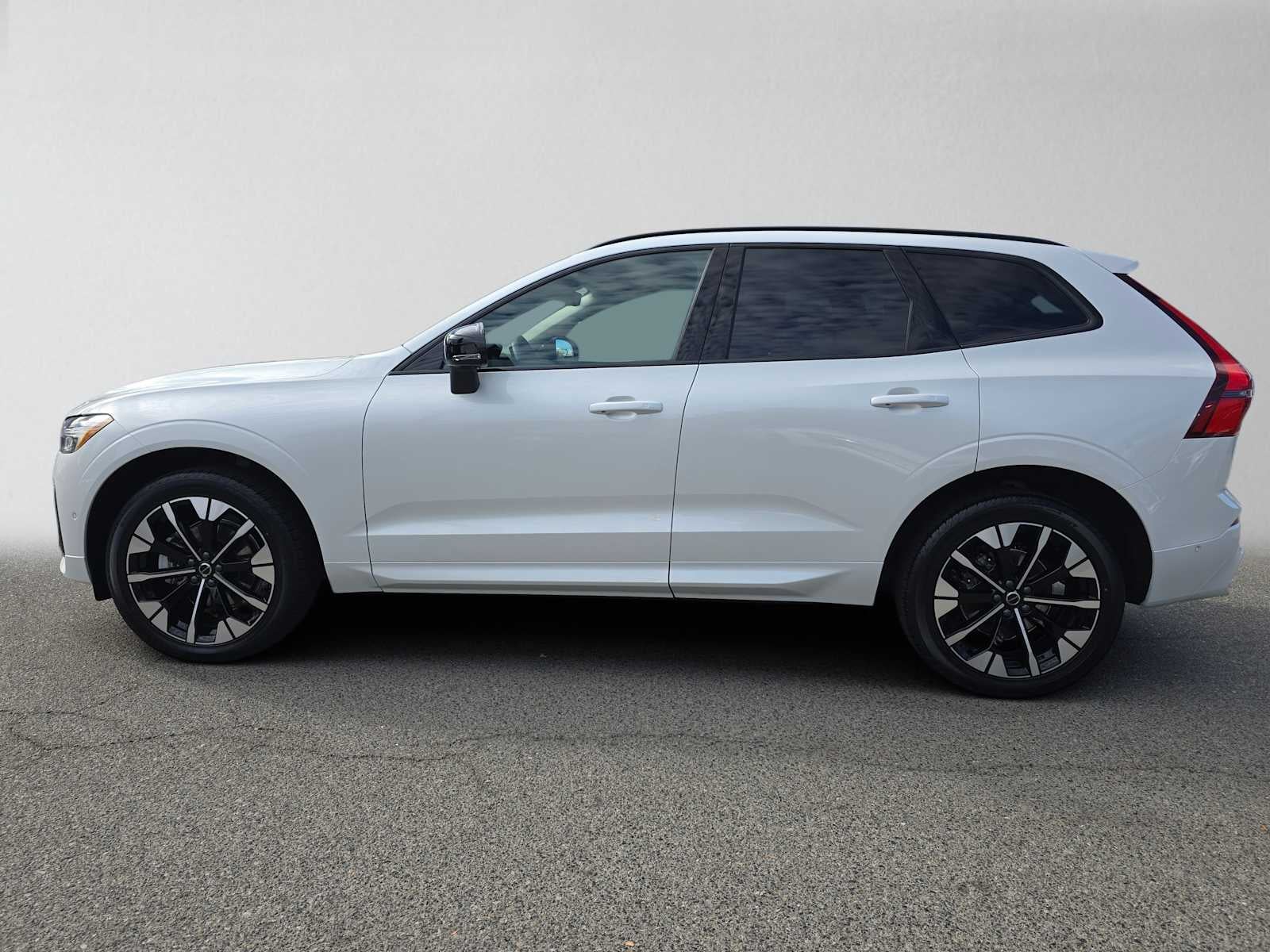 2026 Volvo XC60 Plus