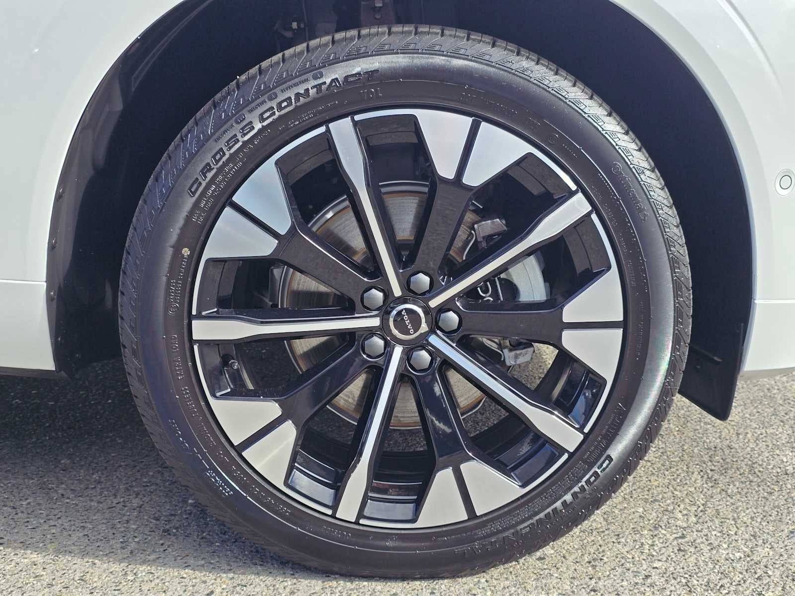 2026 Volvo XC60 Plus