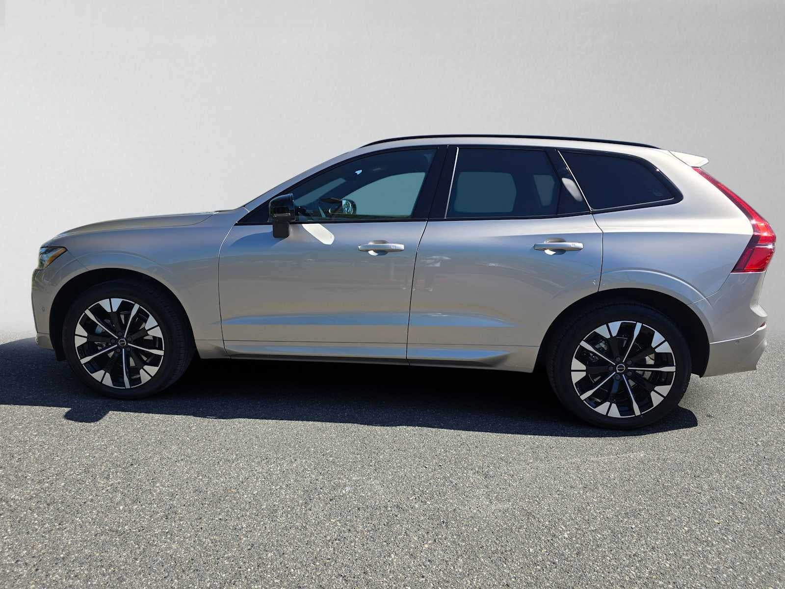 2026 Volvo XC60 Plus