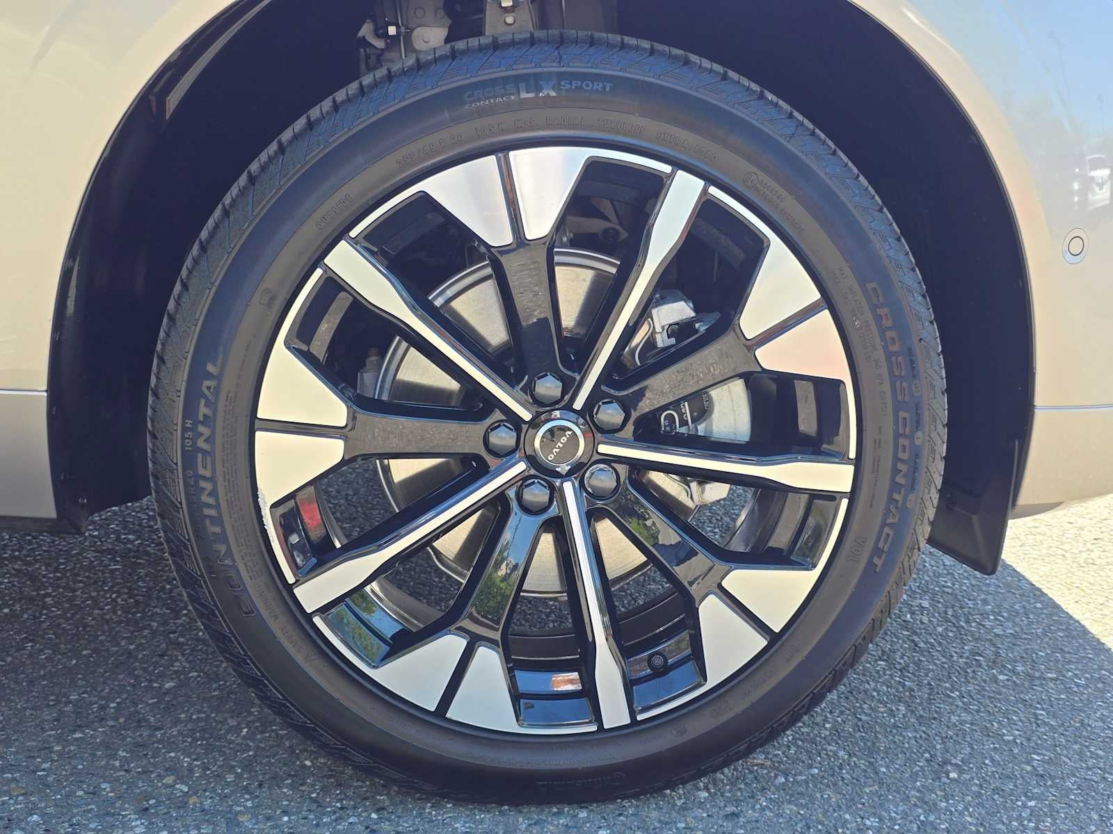 2026 Volvo XC60 Plus