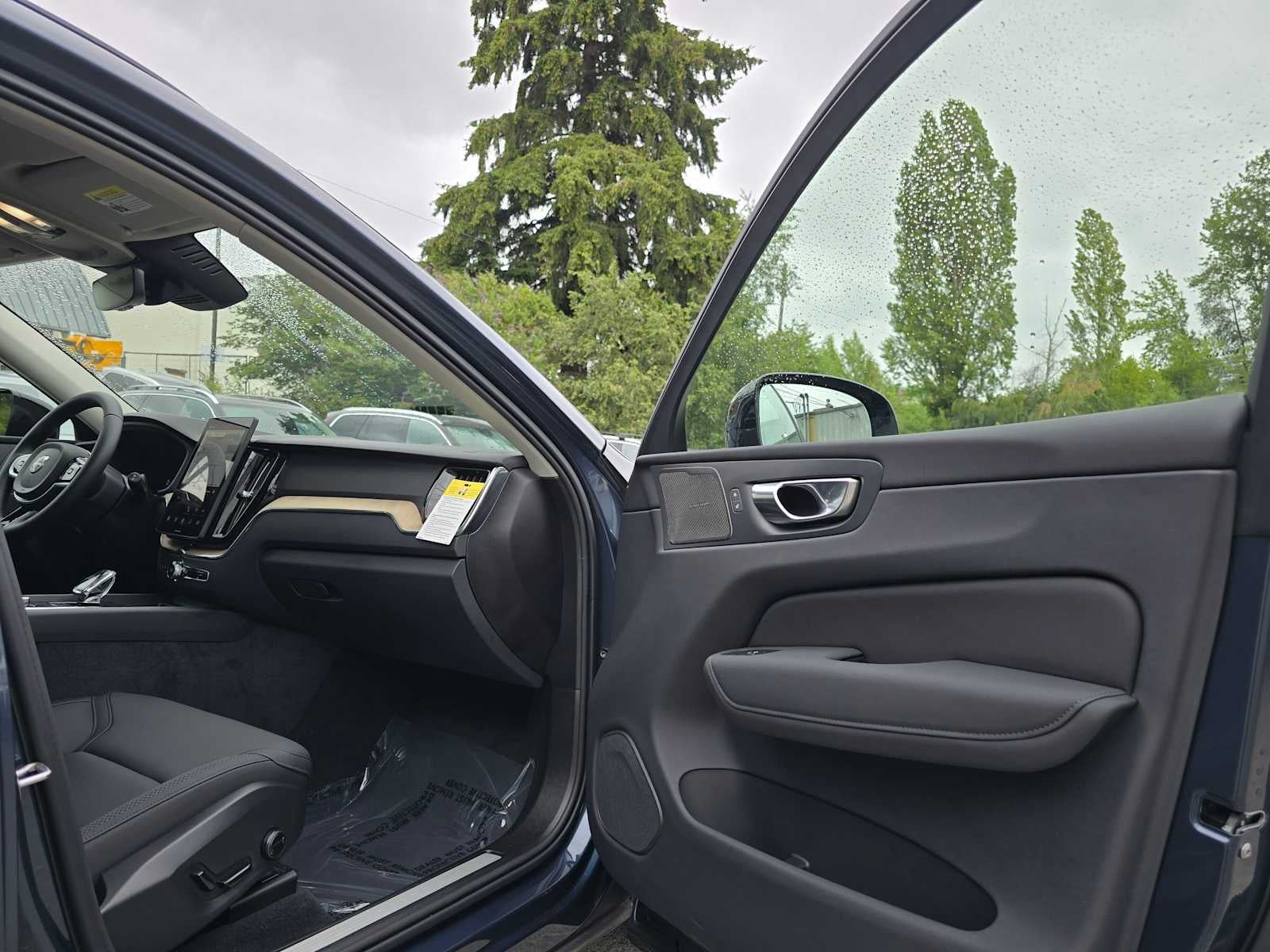 2026 Volvo XC60 Plus