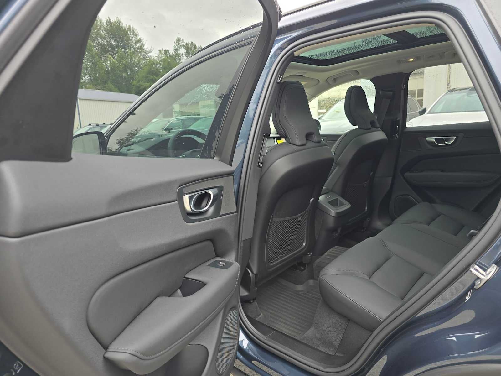 2026 Volvo XC60 Plus