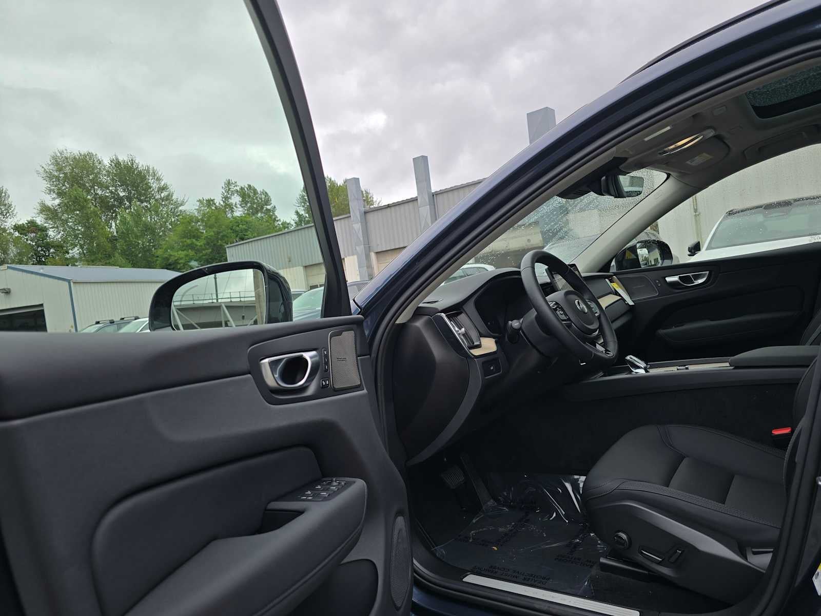 2026 Volvo XC60 Plus