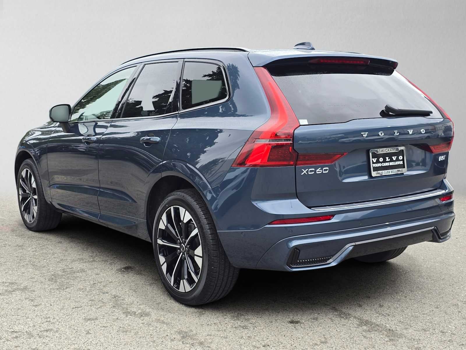 2026 Volvo XC60 Plus