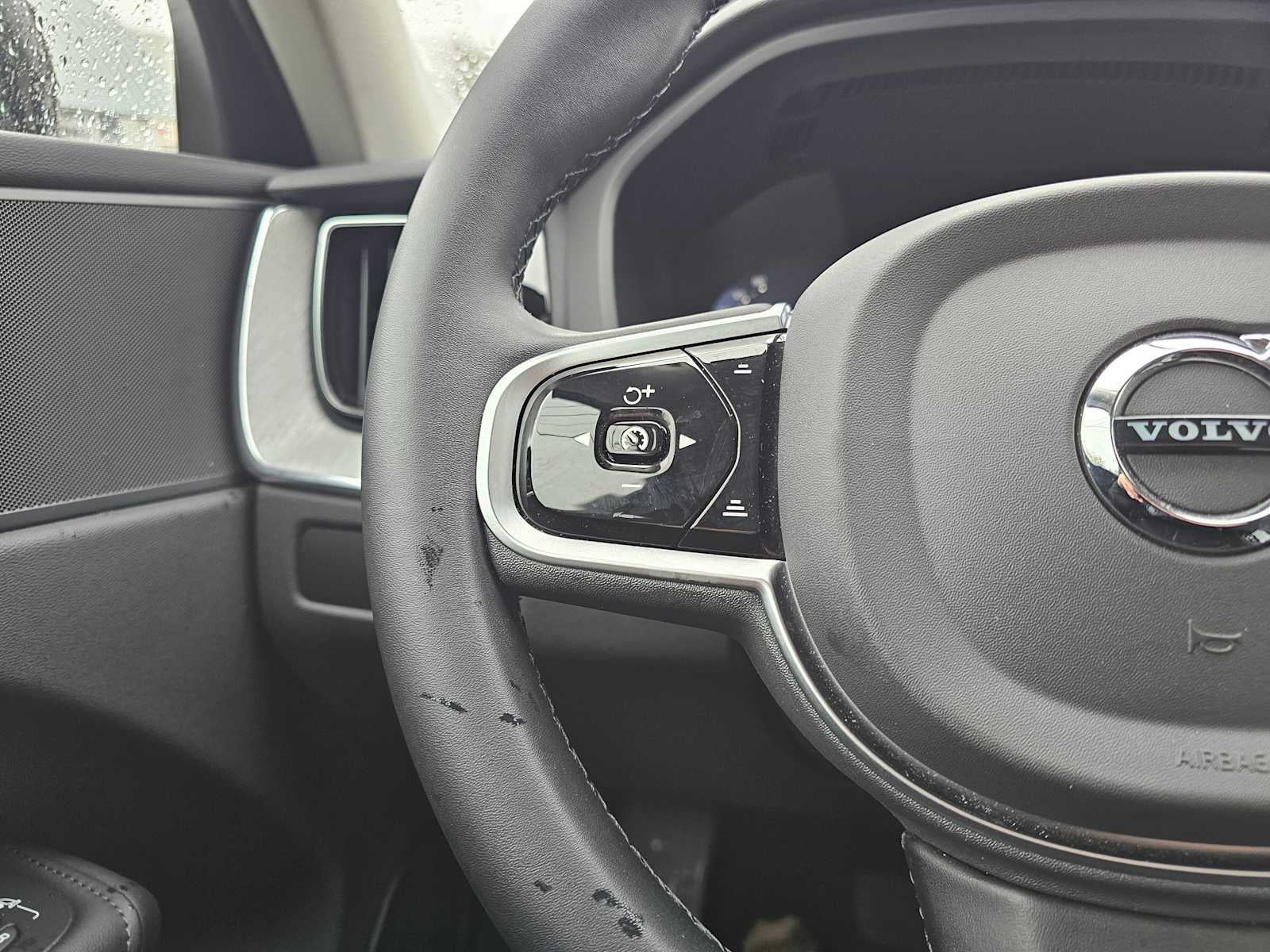 2025 Volvo XC60 Plus