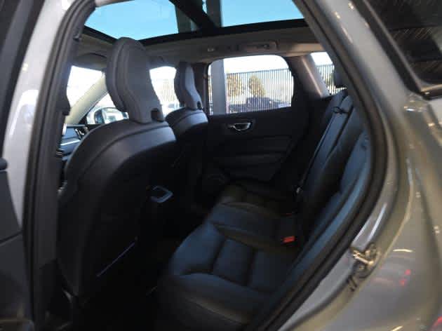 2025 Volvo XC60 Plus