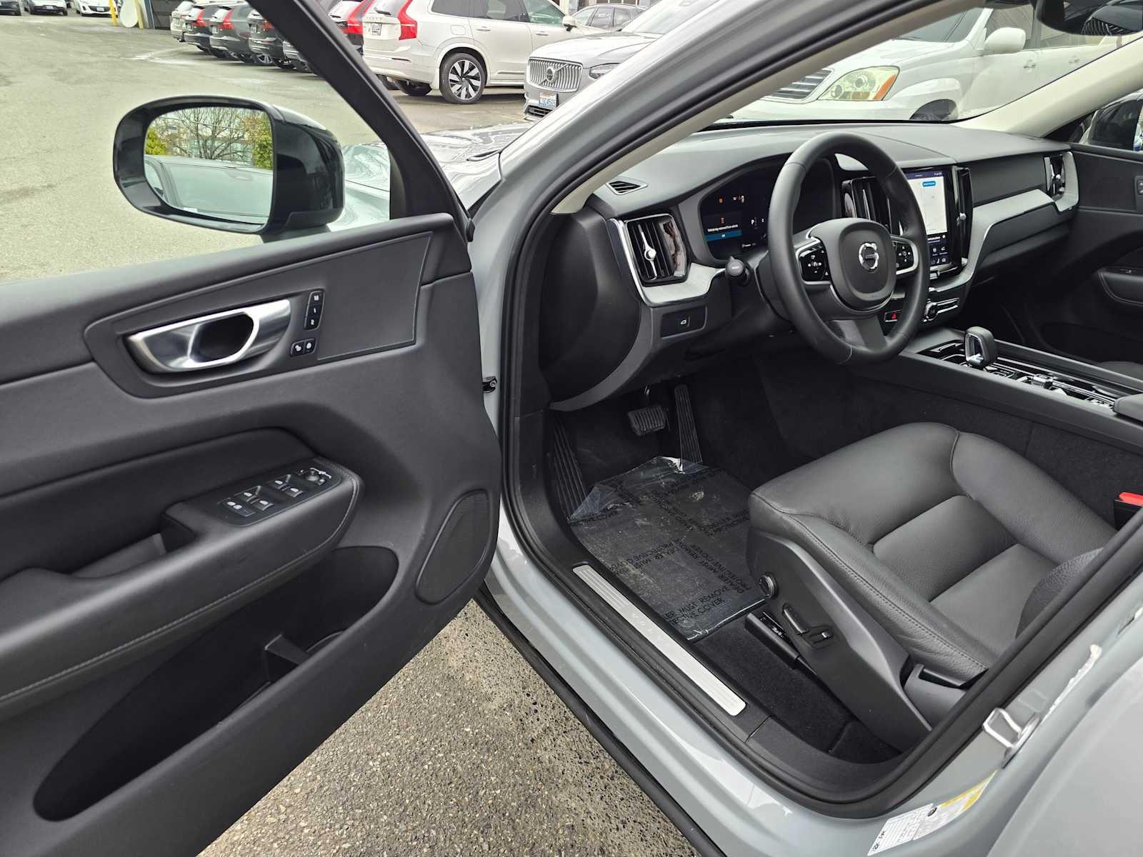 2025 Volvo XC60 Plus