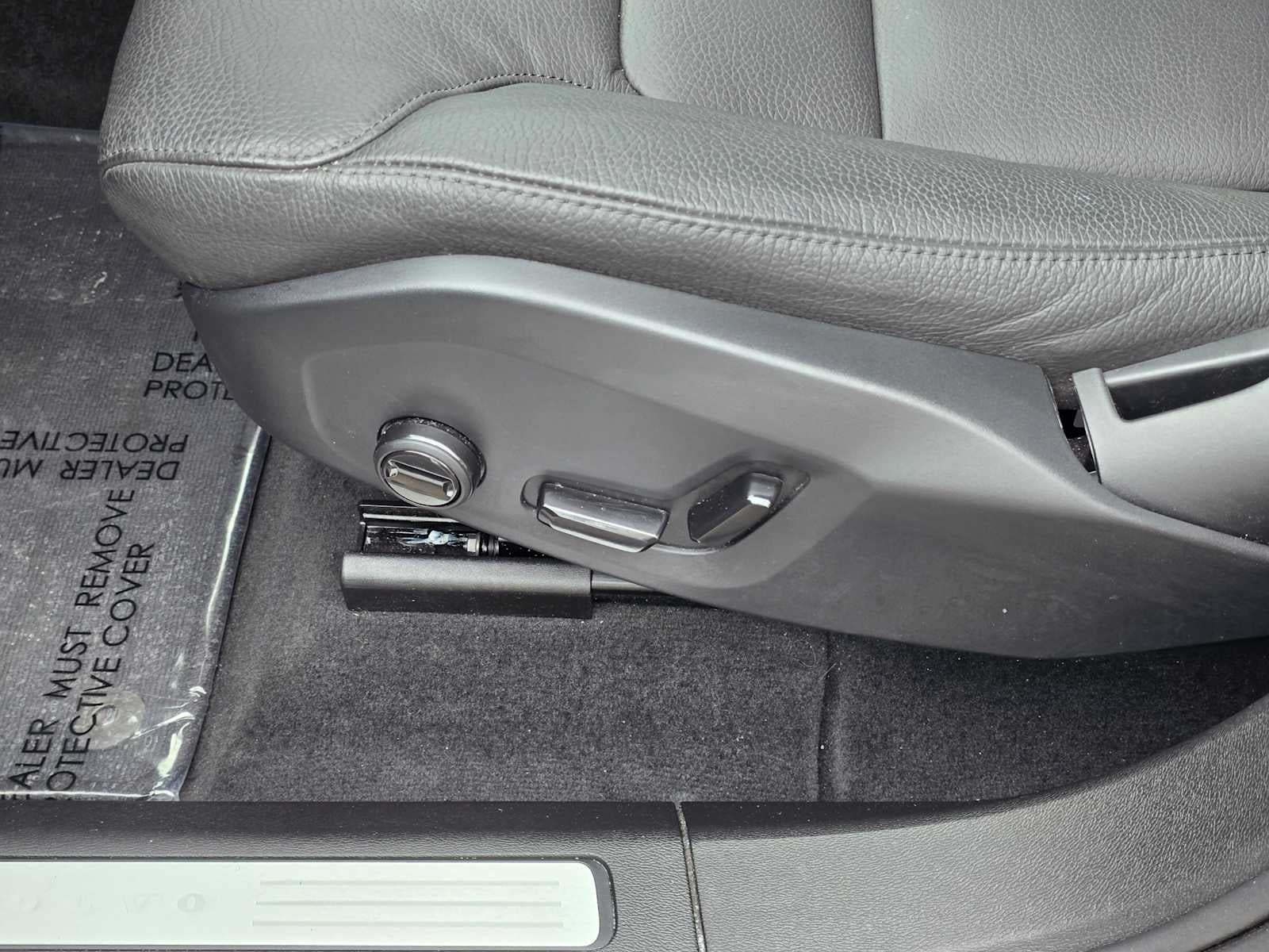 2025 Volvo XC60 Plus