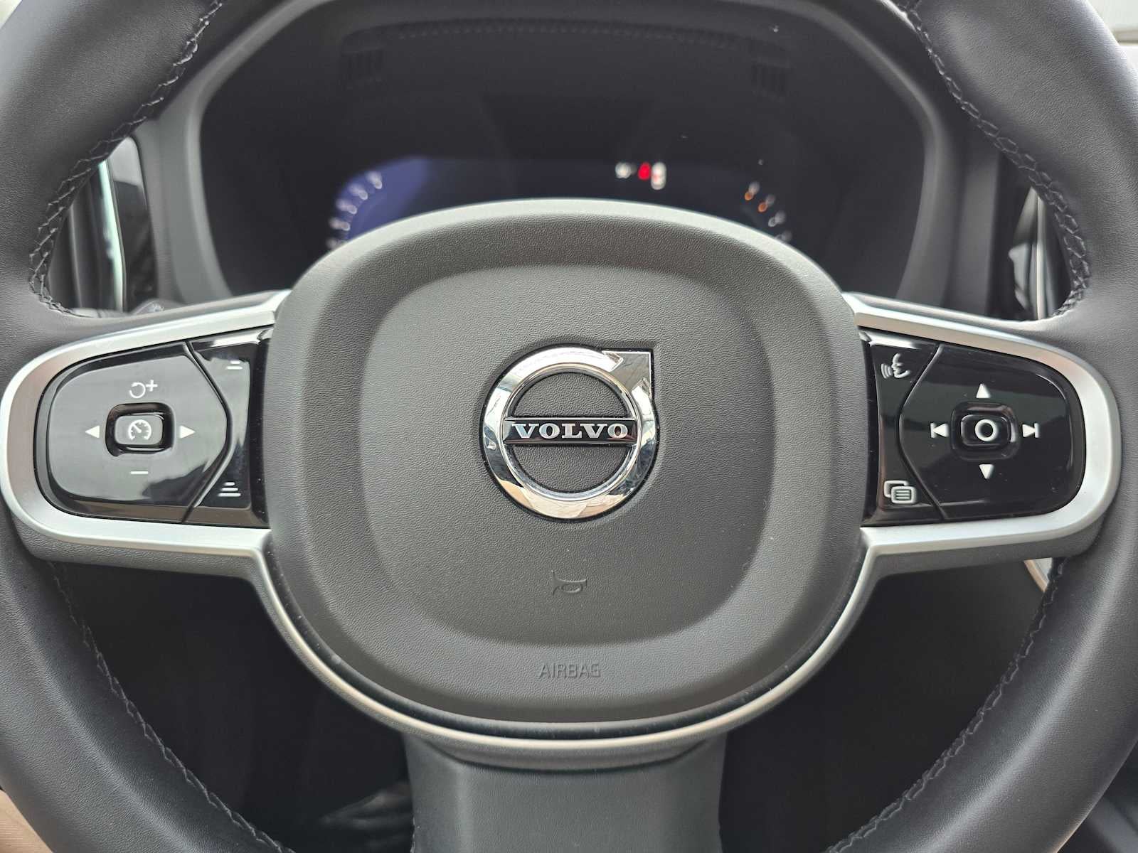 2025 Volvo XC60 Plus