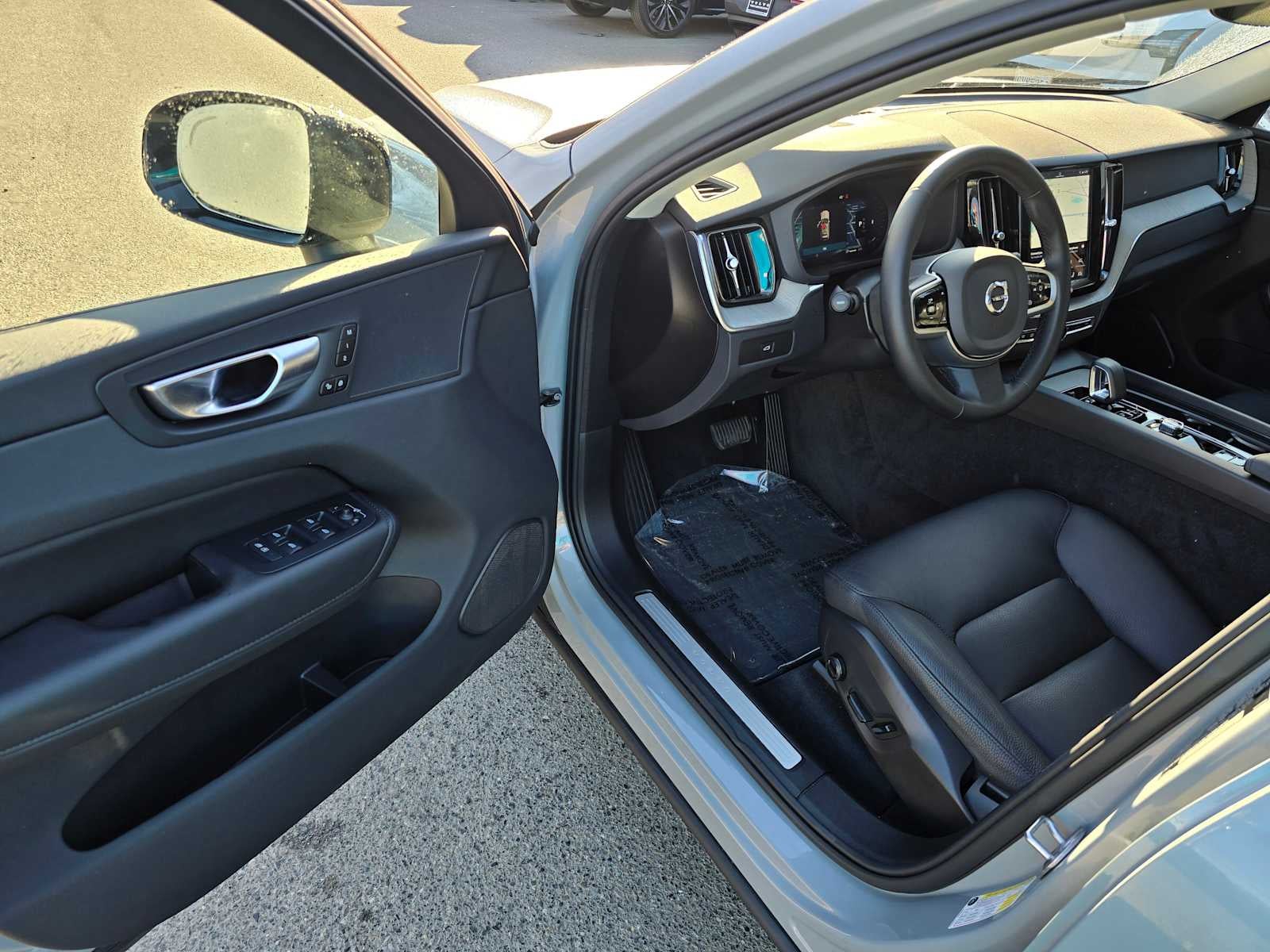 2025 Volvo XC60 Plus