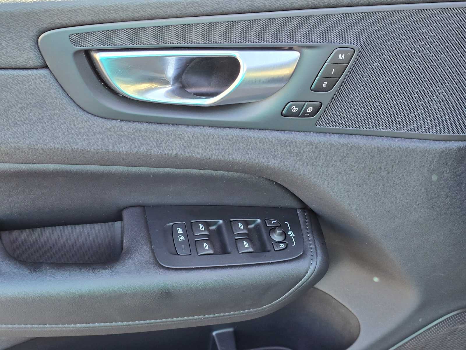 2025 Volvo XC60 Plus