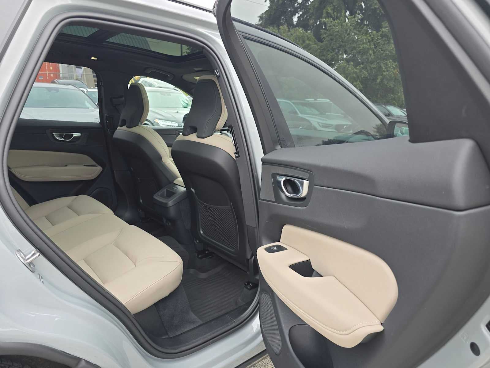 2026 Volvo XC60 Plus