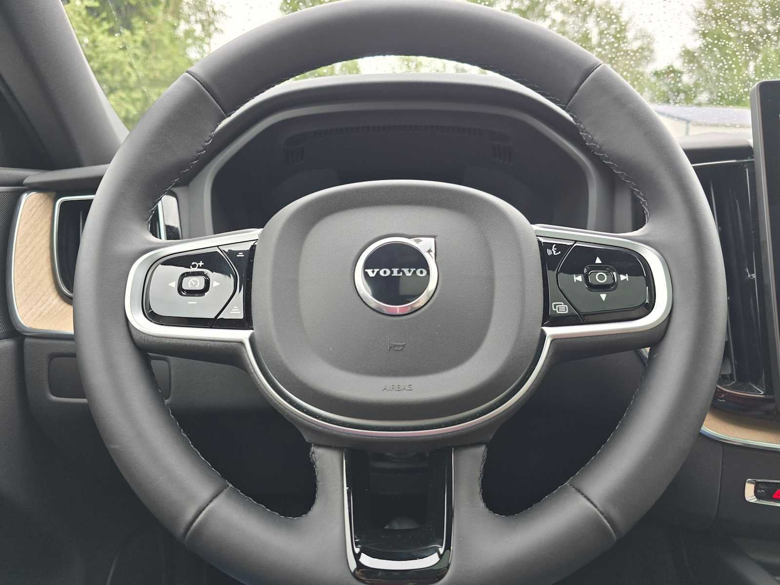 2026 Volvo XC60 Plus