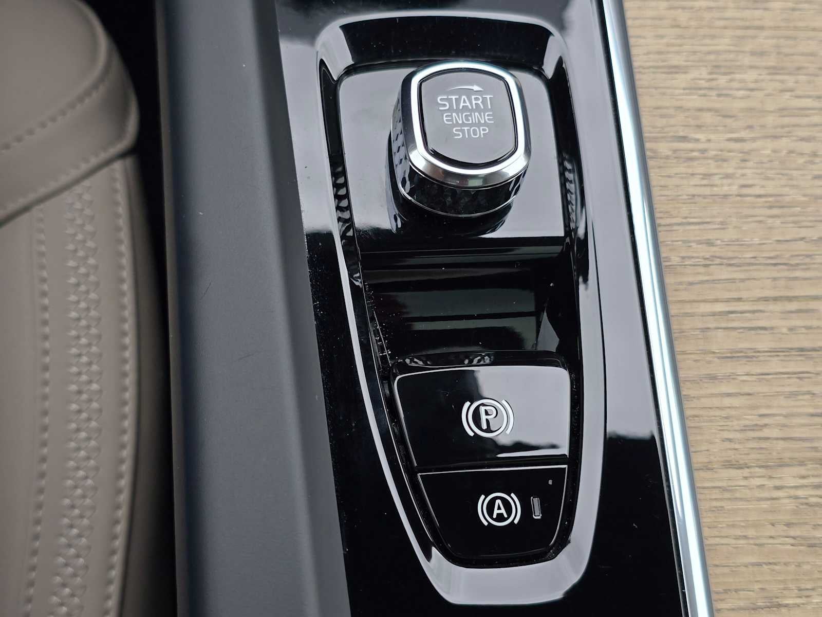 2026 Volvo XC60 Plus