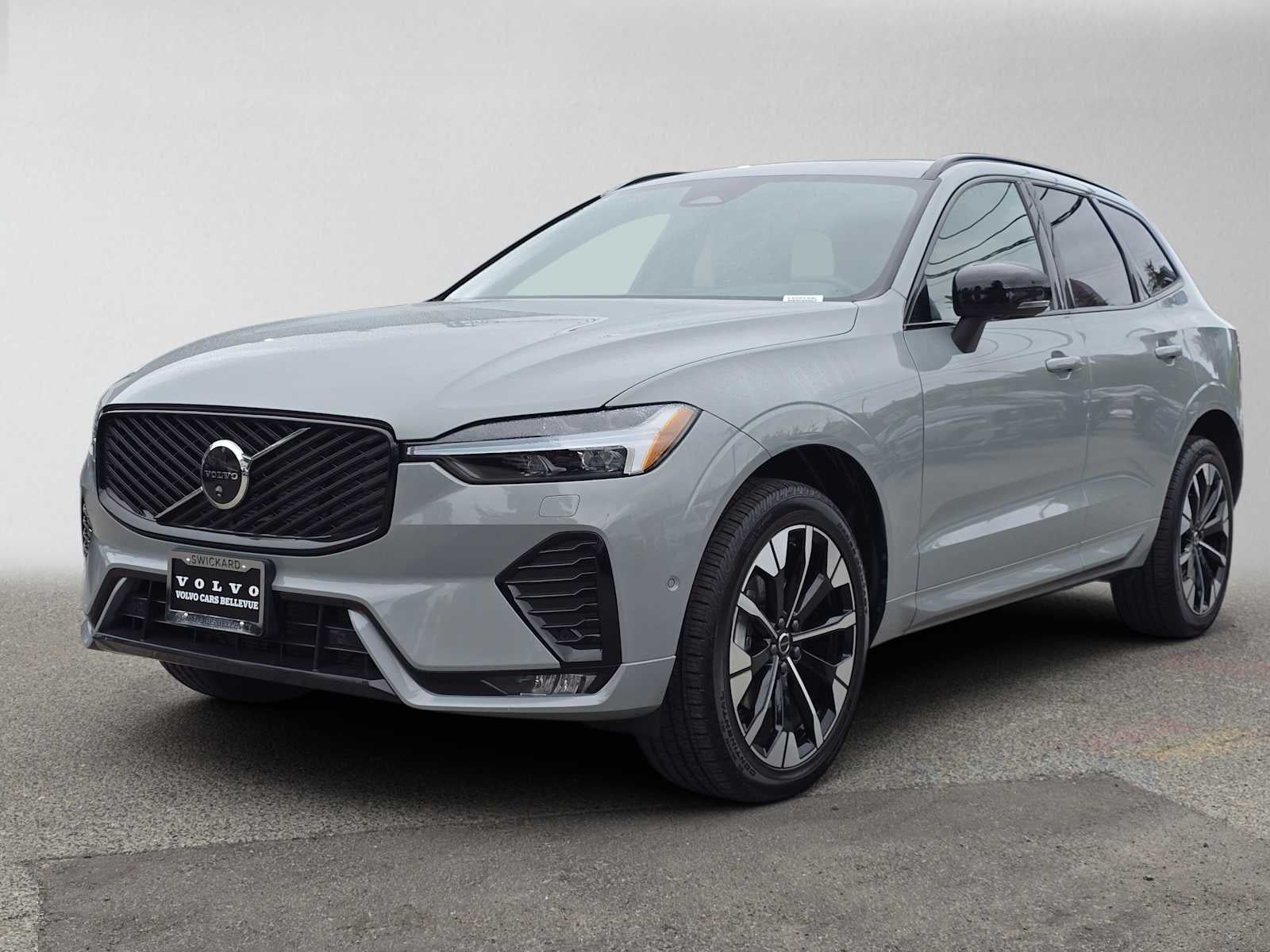 2026 Volvo XC60 Plus